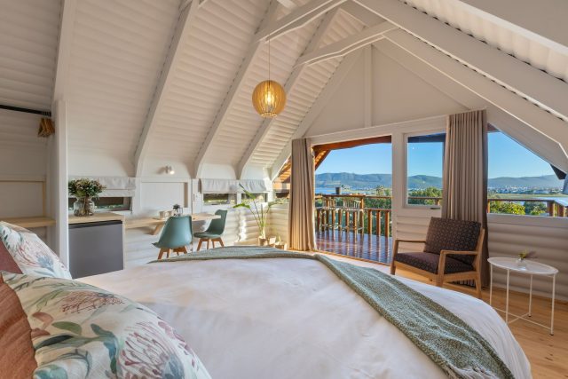 Lagoon View Freestanding Double Cabin