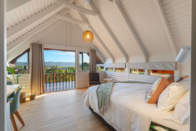 Lagoon View Freestanding Double Cabin