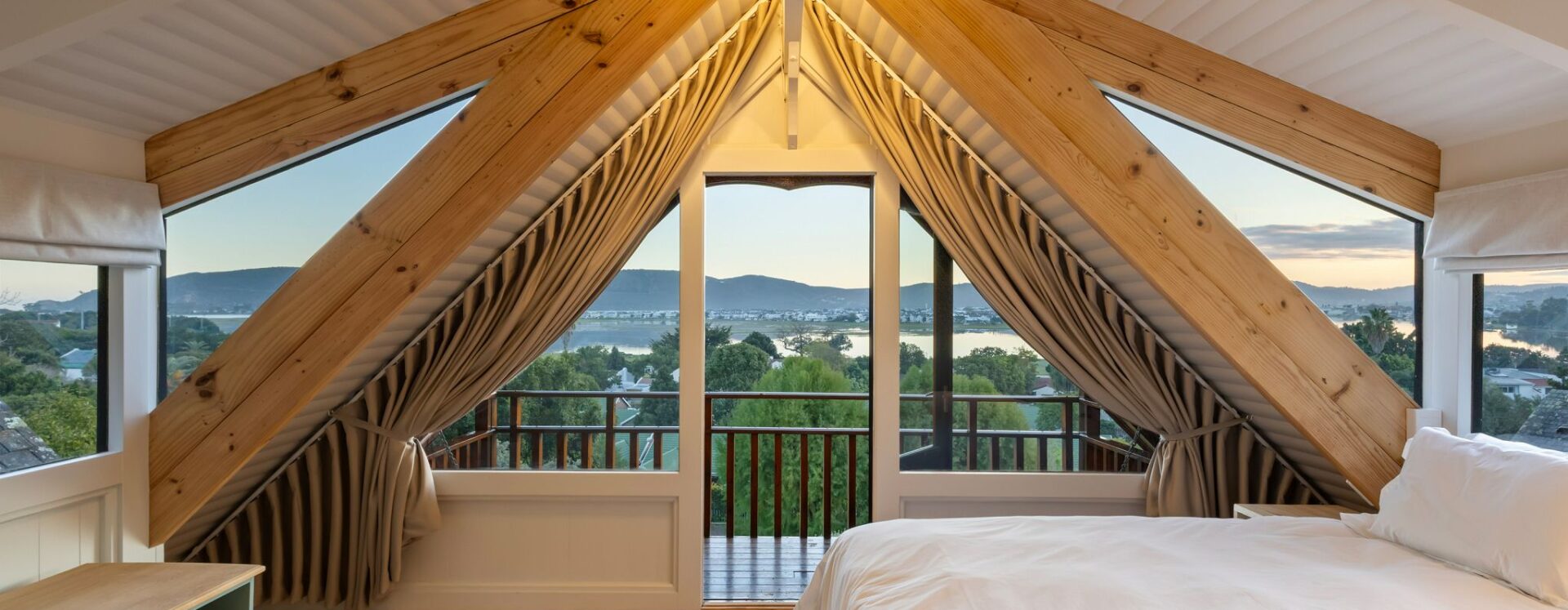 Three Bedroom Lagoon View Family House